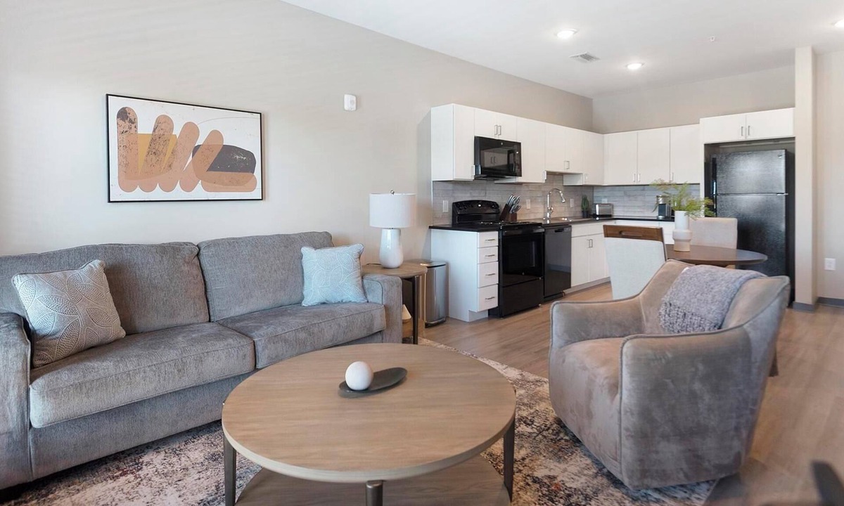 Pinch District Apartment | Landing | Beautiful 1BD, Rooftop Lounge, Gym