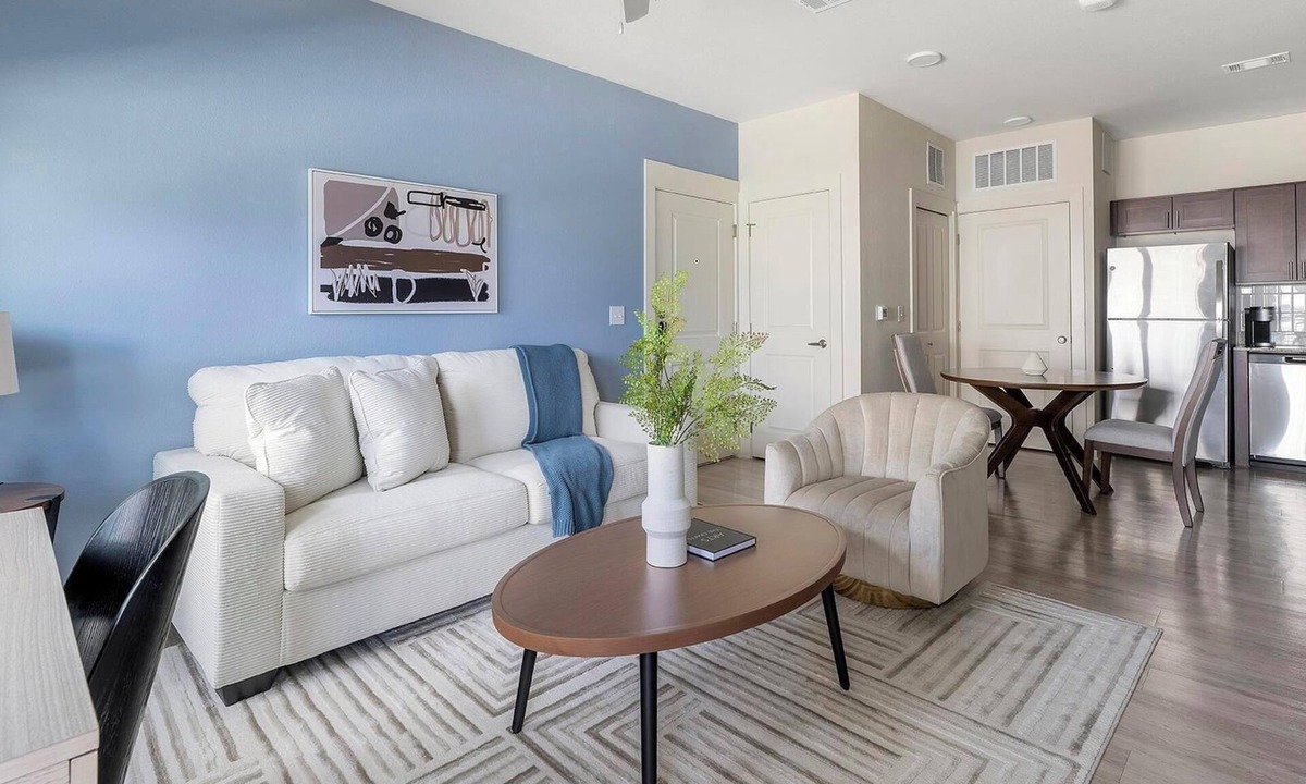 Lockhart Apartment | Landing | Beautiful 1BD, Gym, Pool
