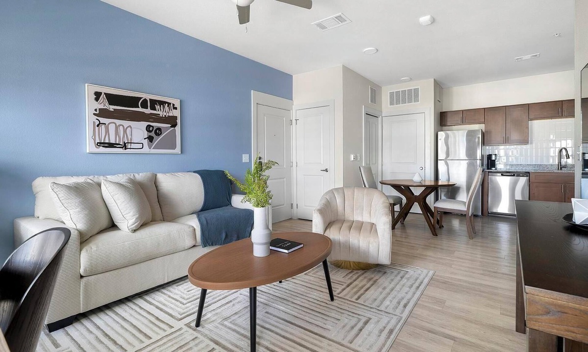Lockhart Apartment | Landing | Beautiful 1BD, Gym, Pool