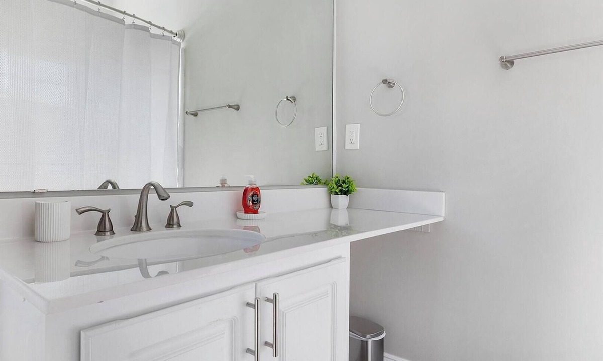 McDonough Apartment | Landing | Beautiful 1BD, Pool, Yoga Studio