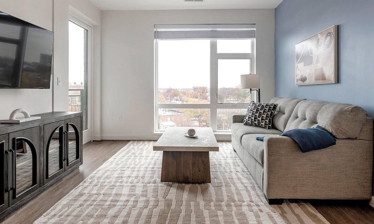 Old Town West Apartment | Landing | Beautiful 2BD, Courtyard, Gym