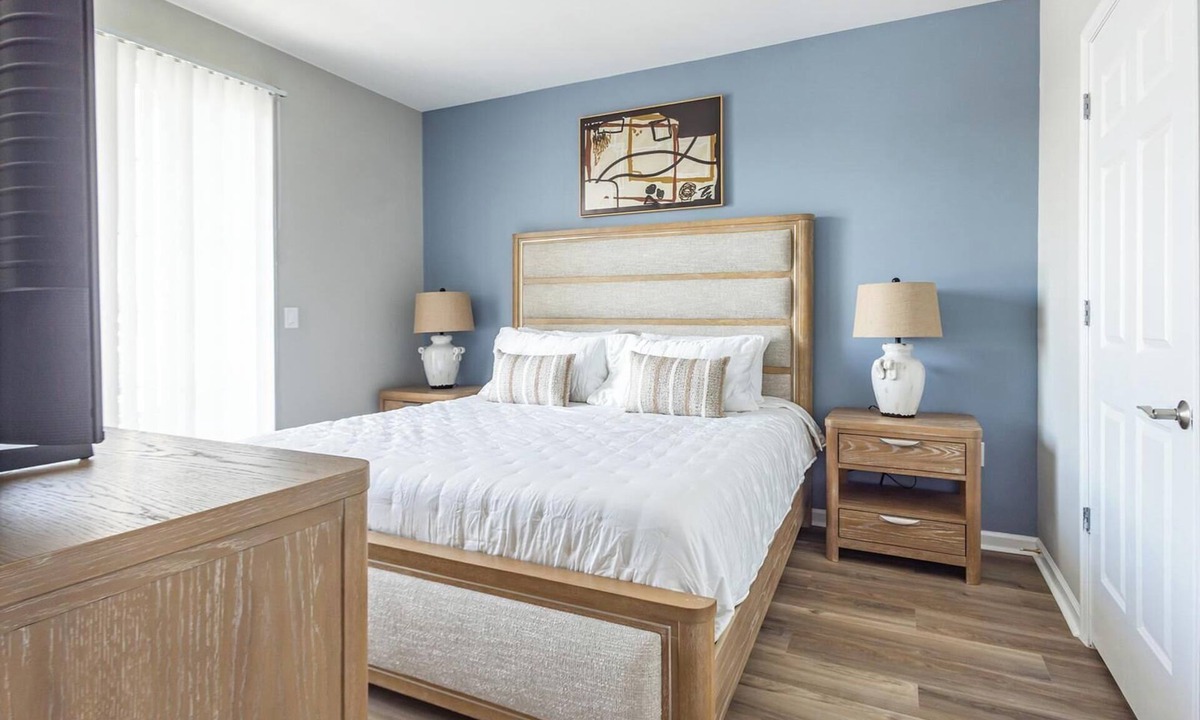 Raritan Apartment | Landing | Beautiful 2BD, Courtyard, Gym