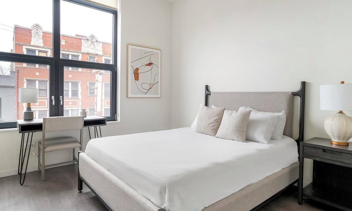 Logan Square Apartment | Landing | Beautiful 2BD, Gym, Pool