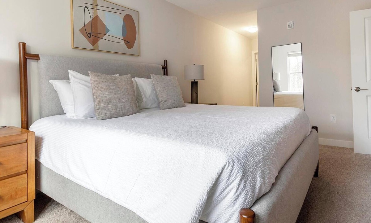 Vernon Apartment | Landing | Beautiful 2BD, Gym, Game Room