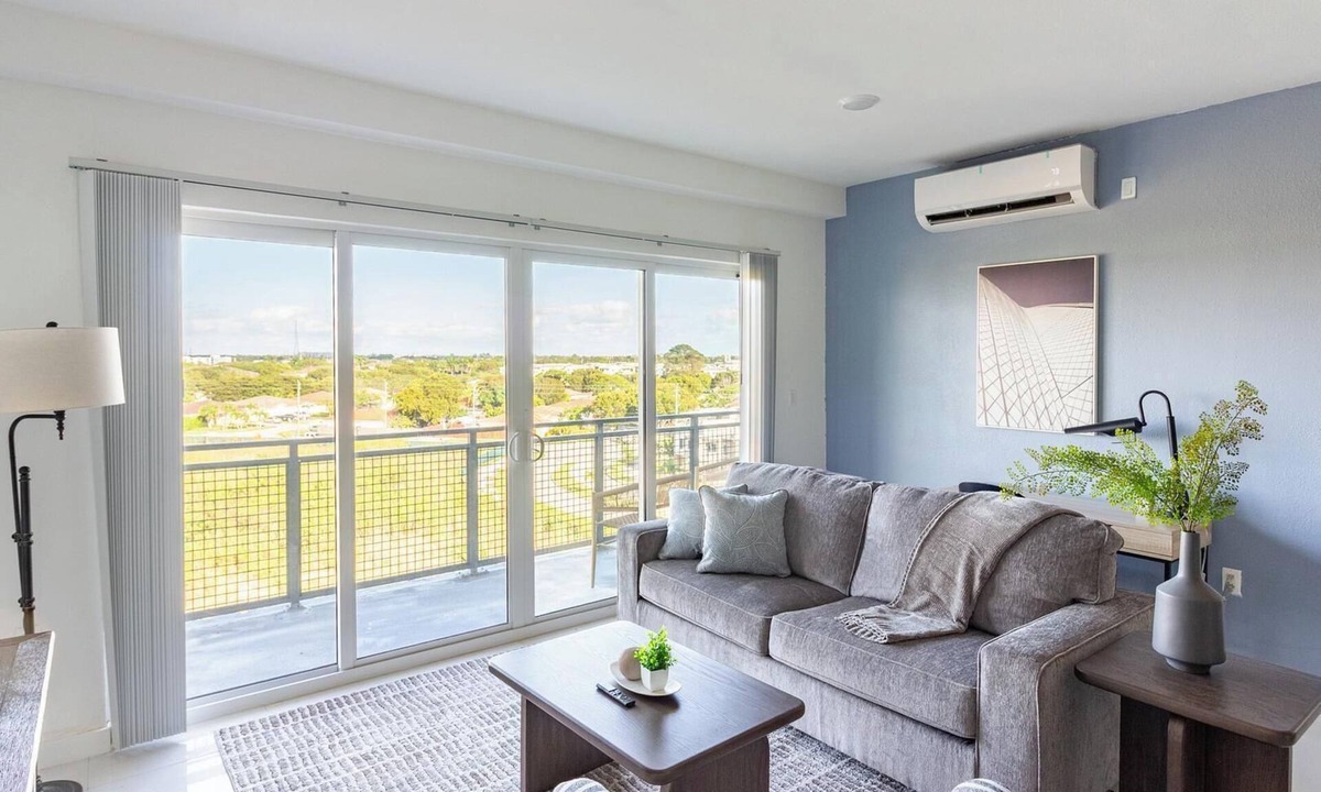 Naranja Apartment | Landing | Beautiful 2BD, Pool, Gym