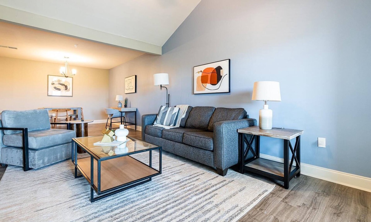 Cocoa Apartment | Landing | Beautiful 2BD, Pool, Gym