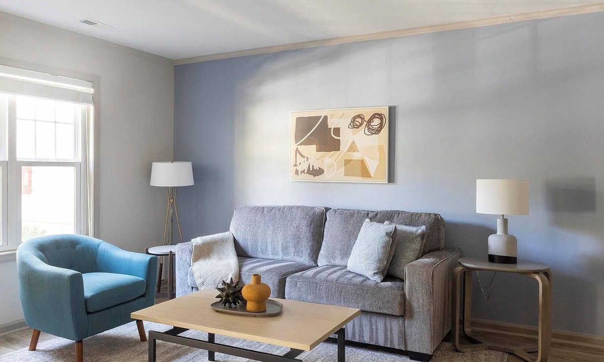 Crabtree Apartment | Landing | Beautiful 2BD, Tennis Court, Gym