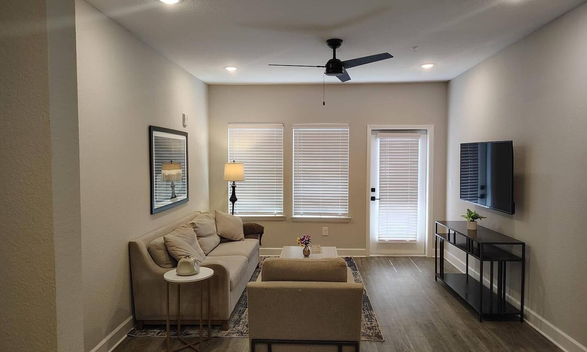 Newberry Apartment | Landing | Beautiful 2BD, Pool, Gym
