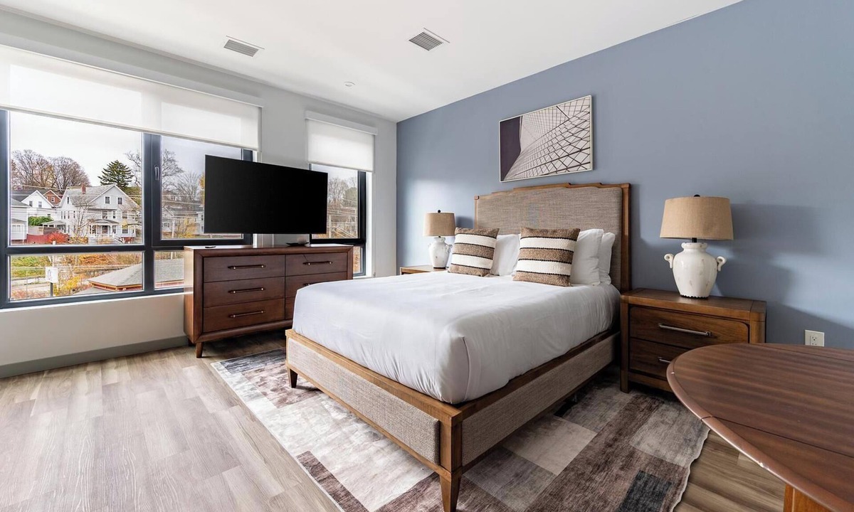 Haverhill Apartment | Landing | Beautiful Studio, Pool, Gym
