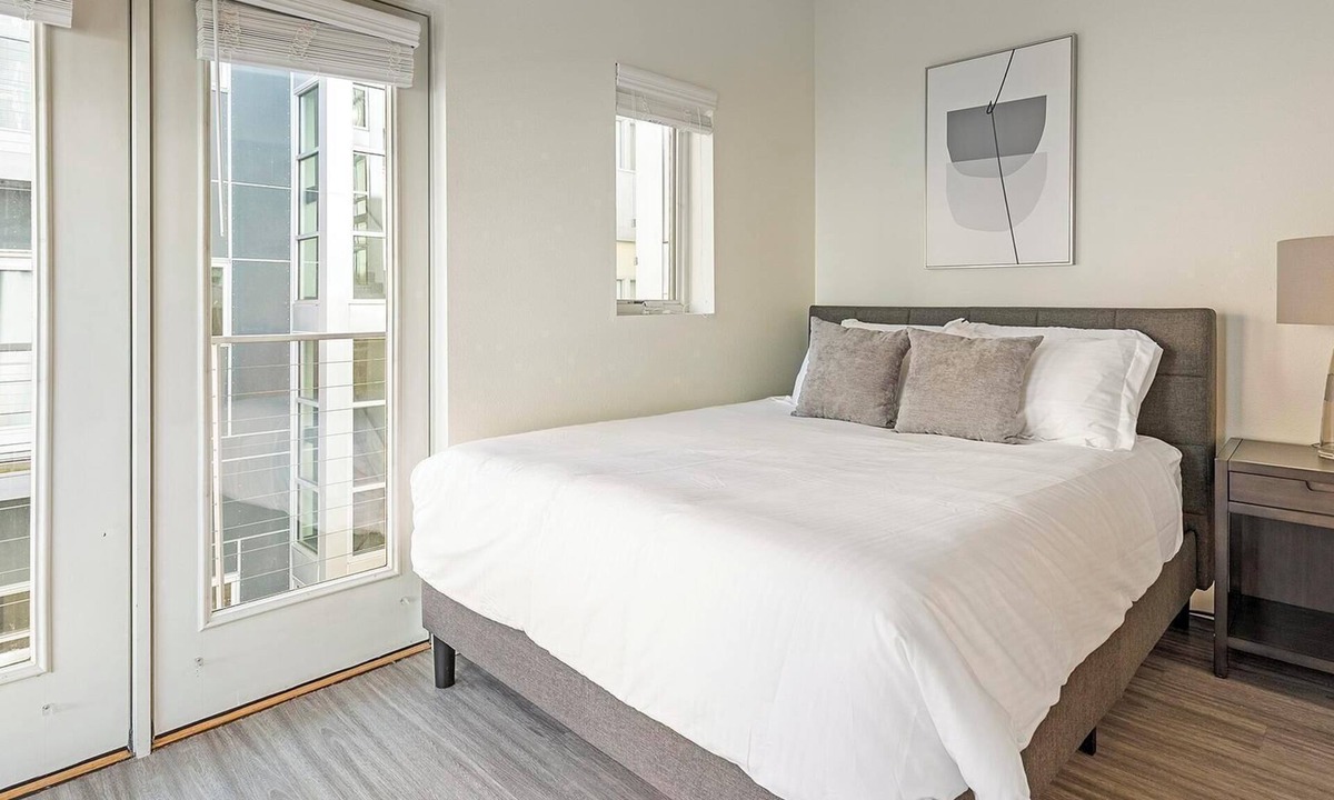 Pearl District Apartment | Landing | Beautiful Studio, Courtyard, Gym