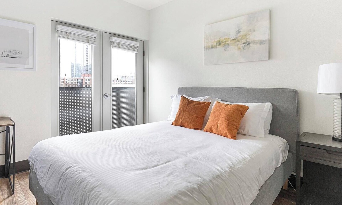 Pearl District Apartment | Landing | Beautiful Studio, Gym, Courtyard