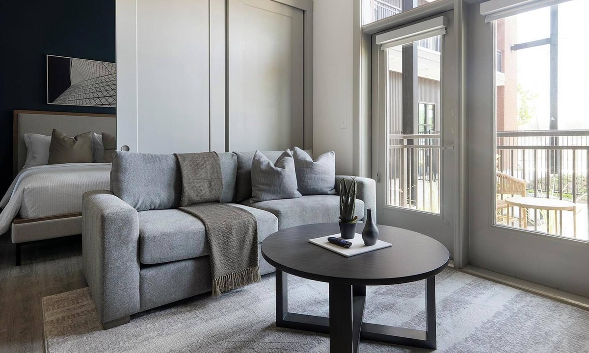 MLK Apartment | Landing | Beautiful Studio, Courtyard