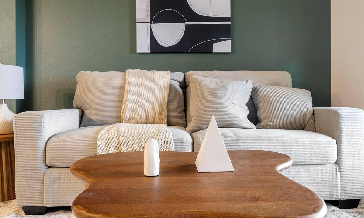 Buda Apartment | Landing | Chic 1BD, Game Room, Gym