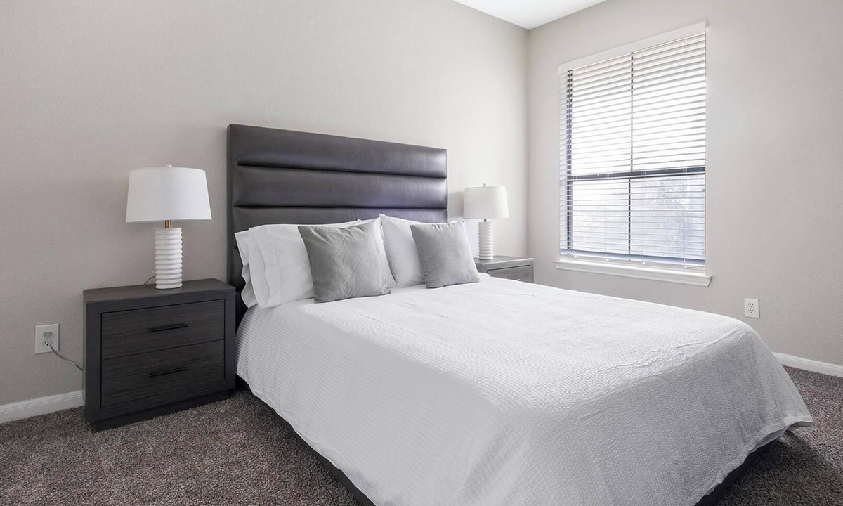 Briarforest Apartment | Landing | Chic 1BD, Gym, Pool