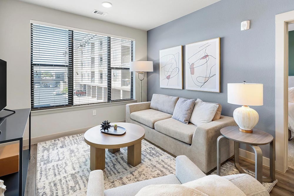Denton Apartment | Landing | Chic 1BD, Gym