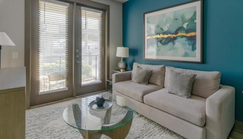 Memorial Apartment | Landing Chic 1BD Gym