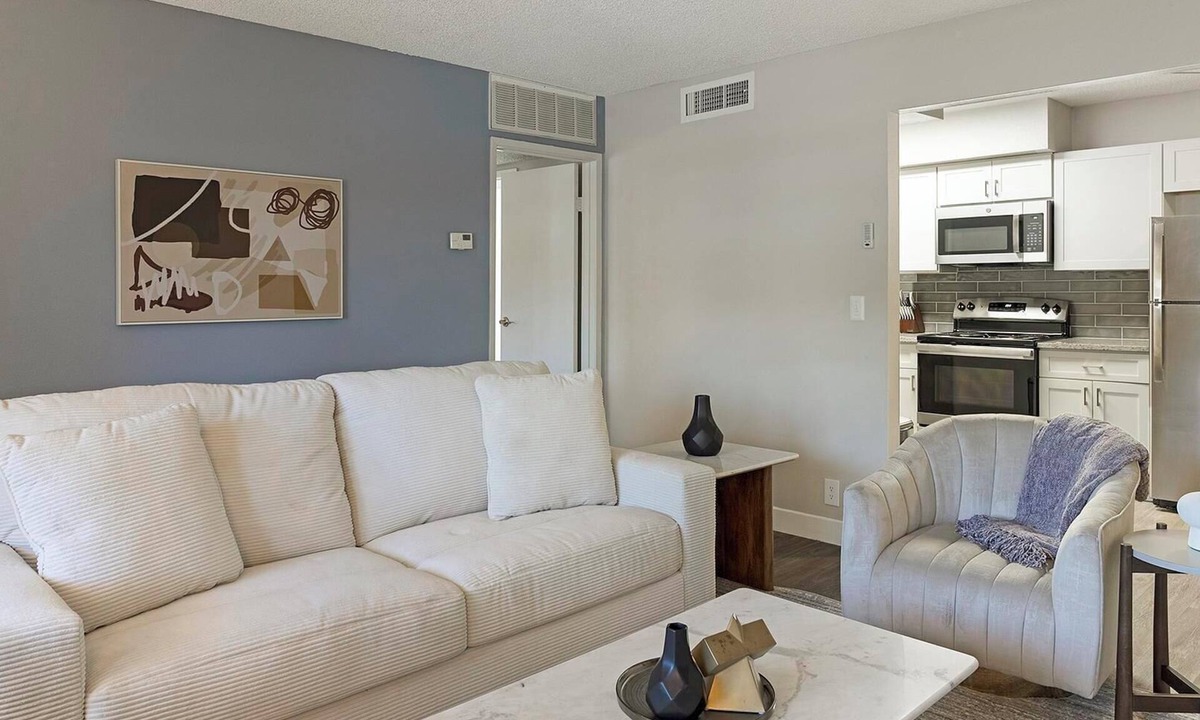 Rancho Oakey Apartment | Landing | Chic 1BD, Gym