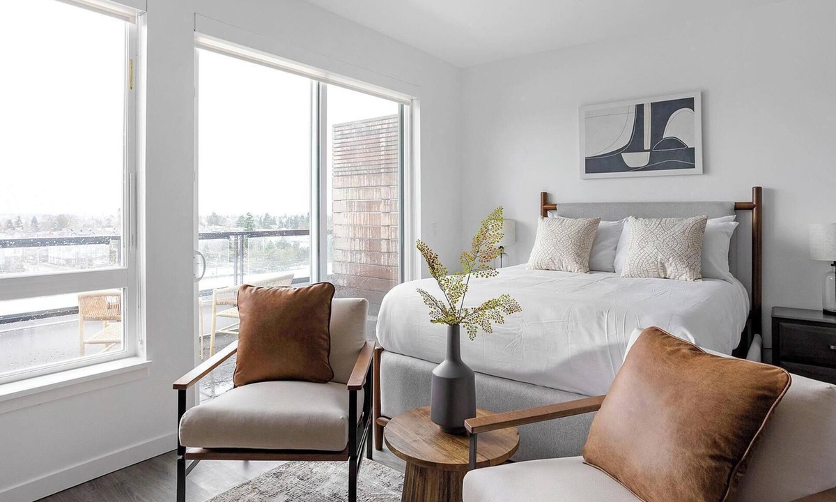 Crown Hill Apartment | Landing | Chic 1BD, Gym
