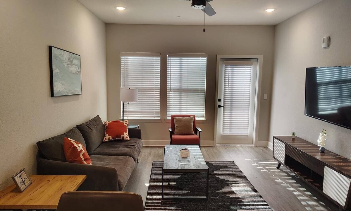 Newberry Apartment | Landing | Chic 1BD, Pool, Gym