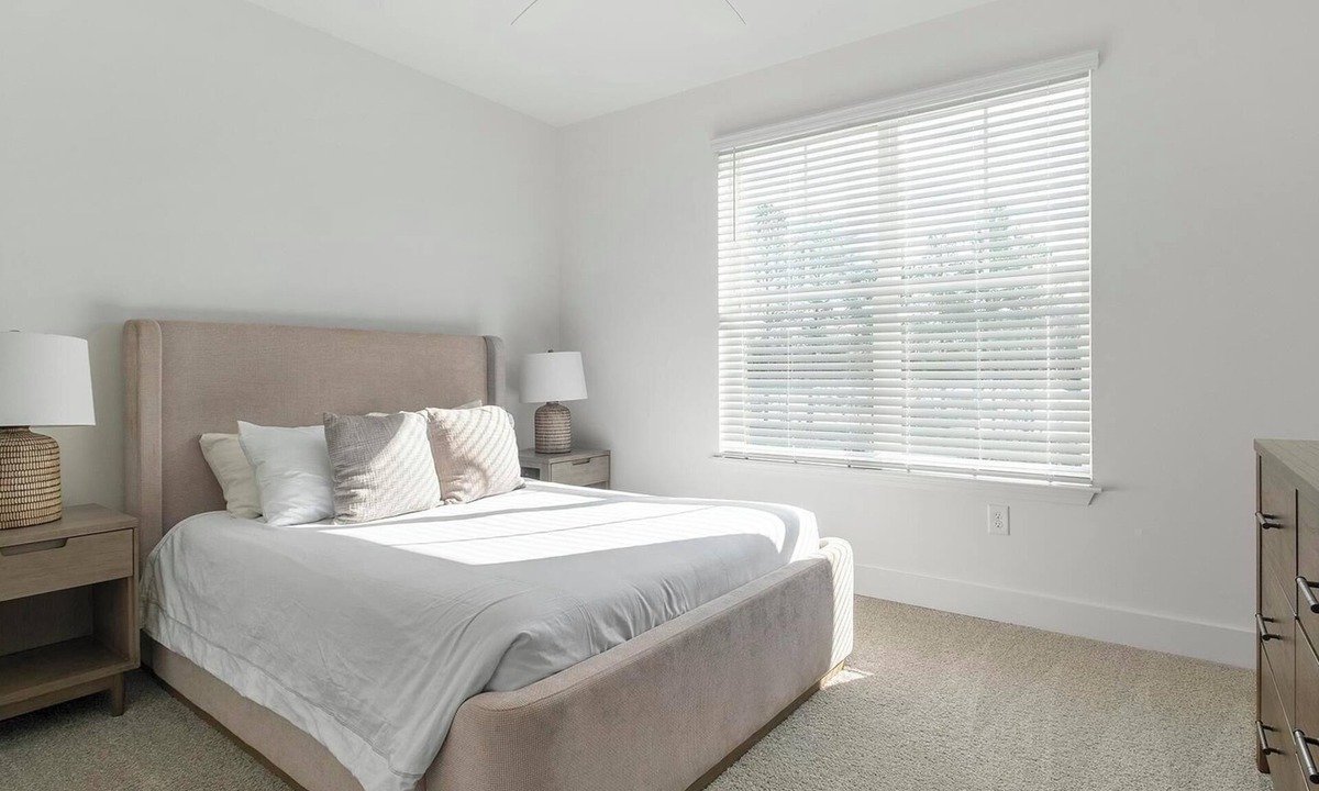 Crestline Heights Apartment | Landing | Chic 1BD, Pool, Gym