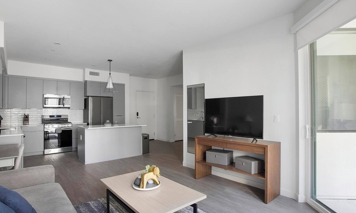 Rhodes Ranch Apartment | Landing | Chic 1BD, Gym, Pool
