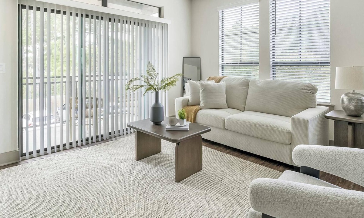 Klein Apartment | Landing | Chic 2BD, Clubhouse, Gym