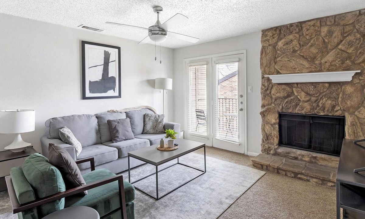 Denton Apartment | Landing | Chic 2BD, Gym, Courtyard