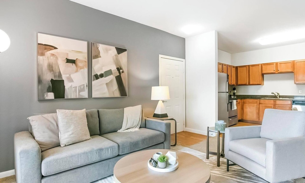 Sweetbriar Apartment | Landing | Chic 2BD, Gym, Pool