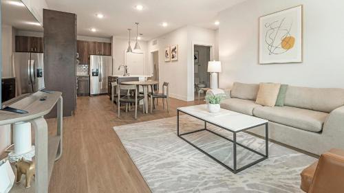 Seguin Apartment | Landing Chic 2BD Gym Pool