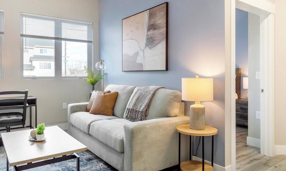 College View Apartment | Landing | Chic 2BD in Harvey Park South