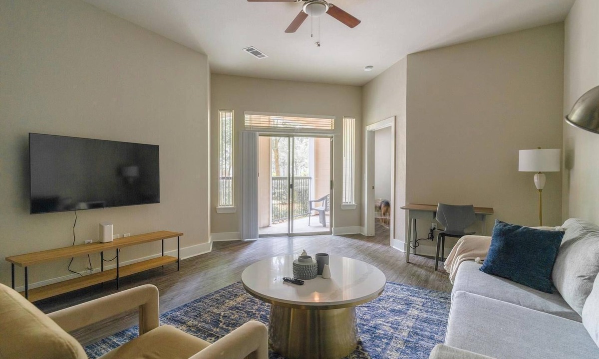 Nassau Bay Apartment | Landing | Chic 2BD, Pool, Gym