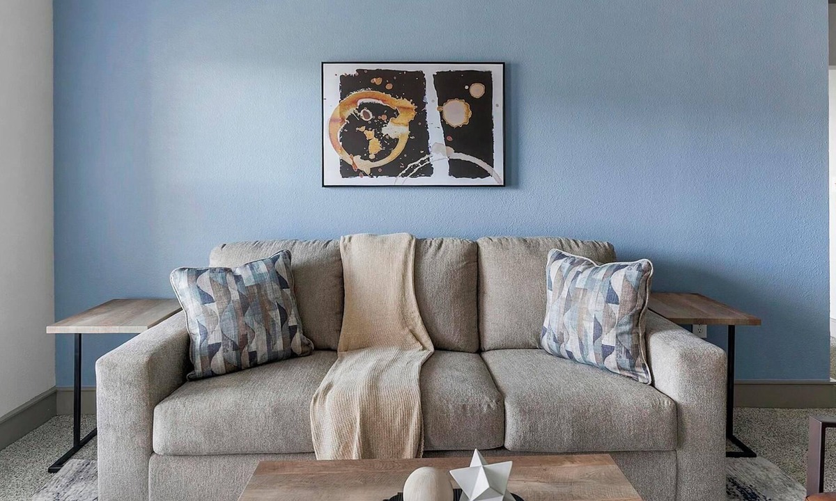 George Bush Park/Eldridge Apartment | Landing | Chic 2BD, Pool, Gym