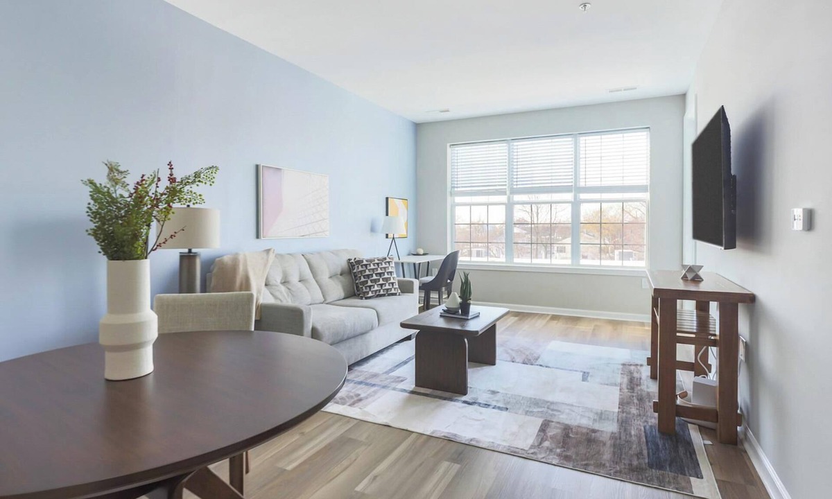 Raritan Apartment | Landing | Chic 2BD, Pool, Gym