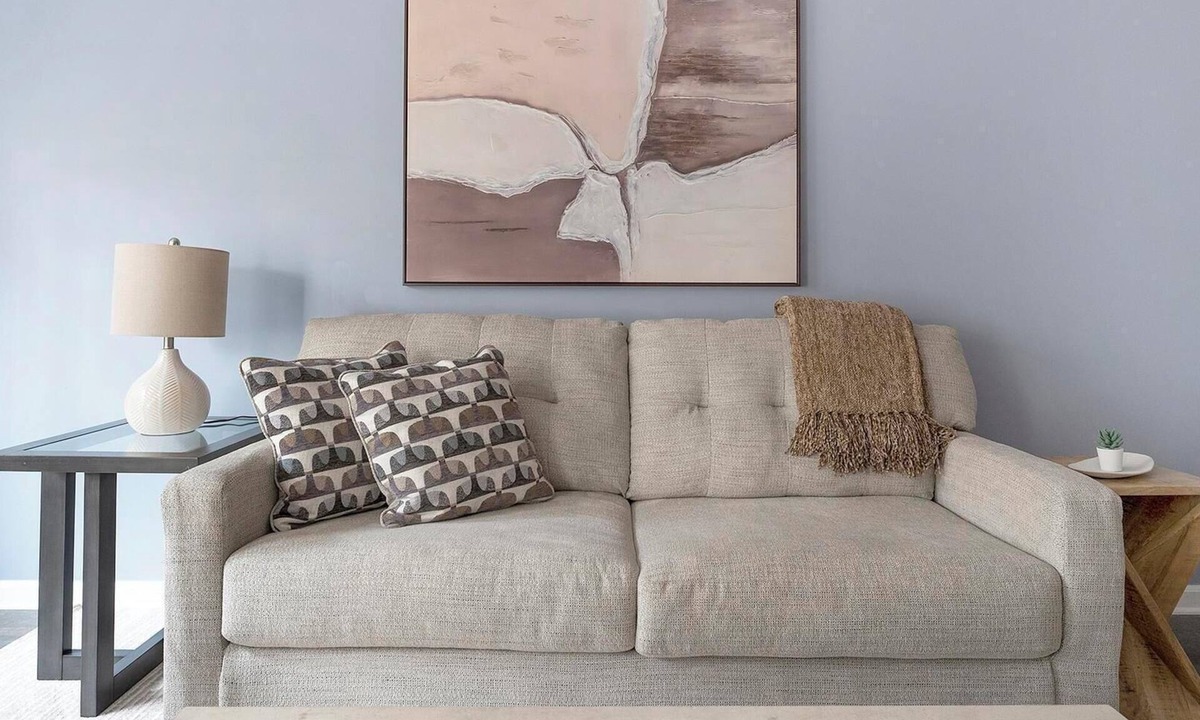 Bloomingdale Apartment | Landing | Chic 2BD, Pool, Gym