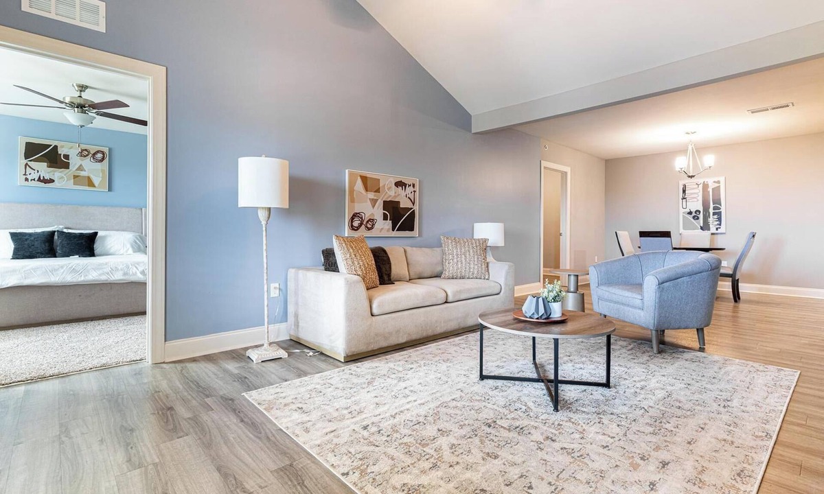 Cocoa Apartment | Landing | Chic 2BD, Pool, Gym
