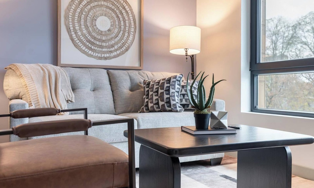 Haverhill Apartment | Landing | Chic 2BD, Pool, Gym