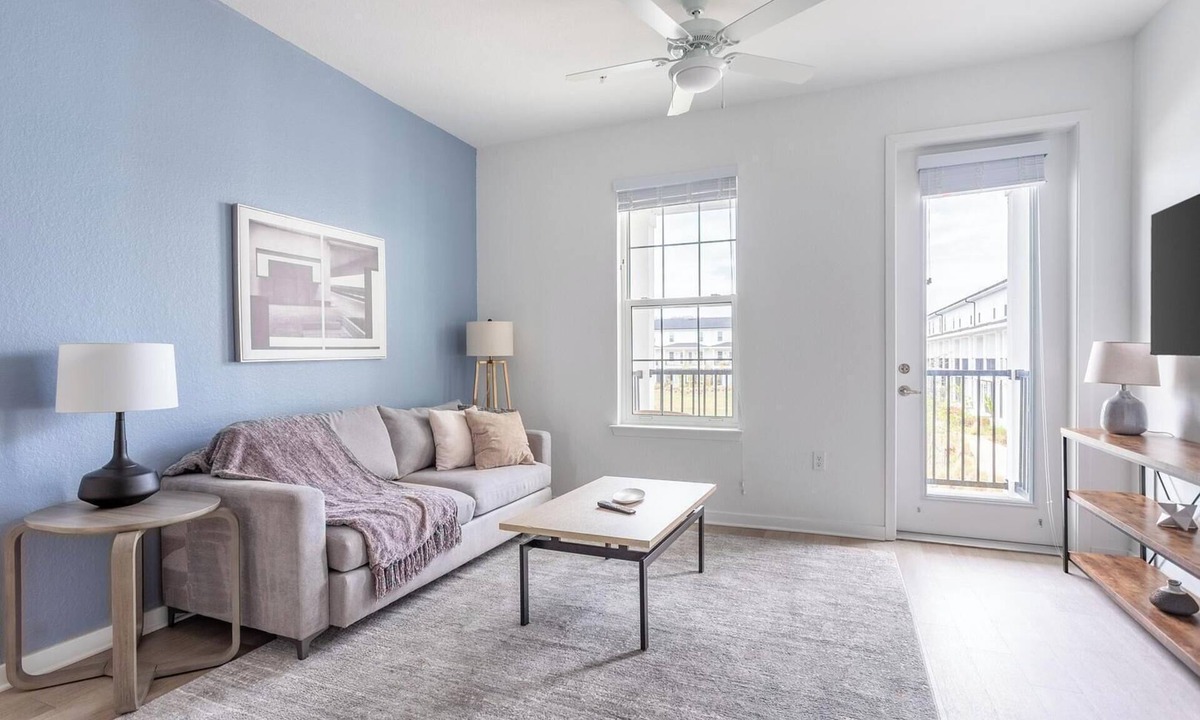 Lakeland Apartment | Landing | Chic 2BD, Pool, Gym