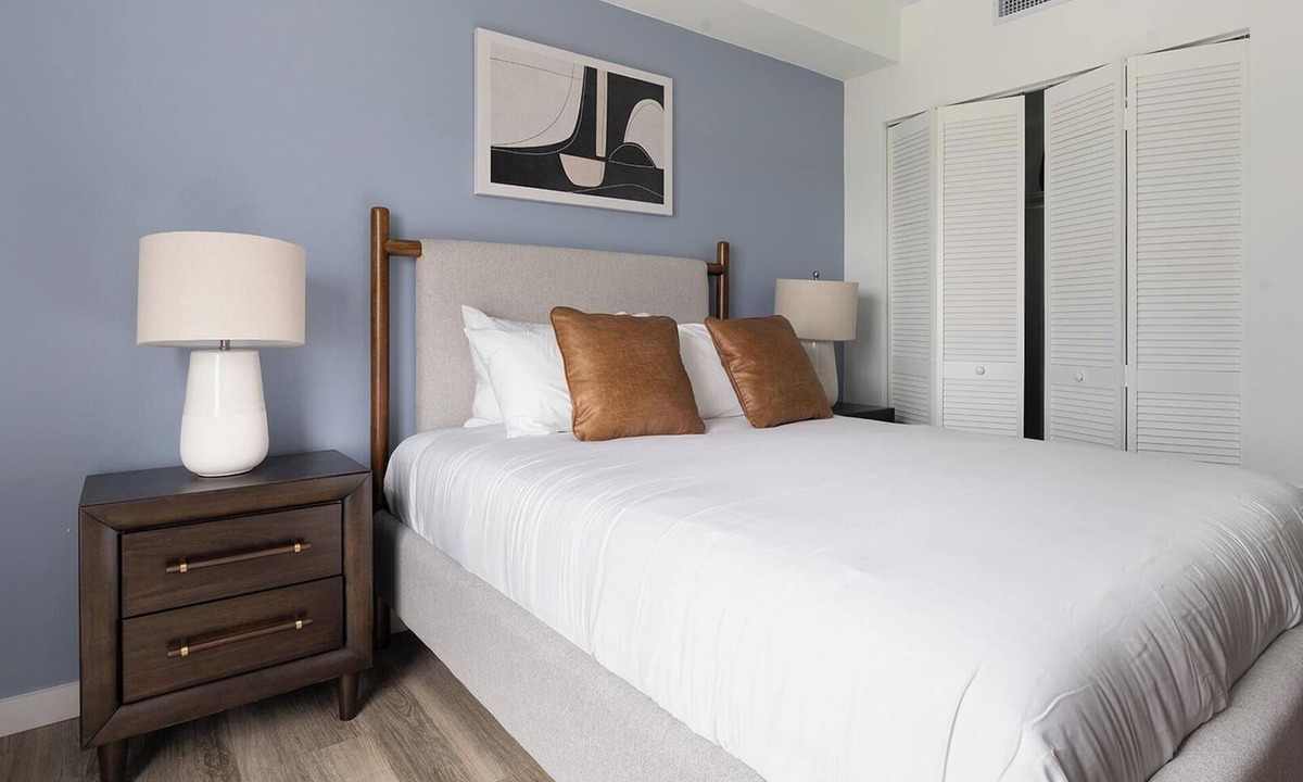 Overtown Apartment | Landing | Chic 2BD, Pool