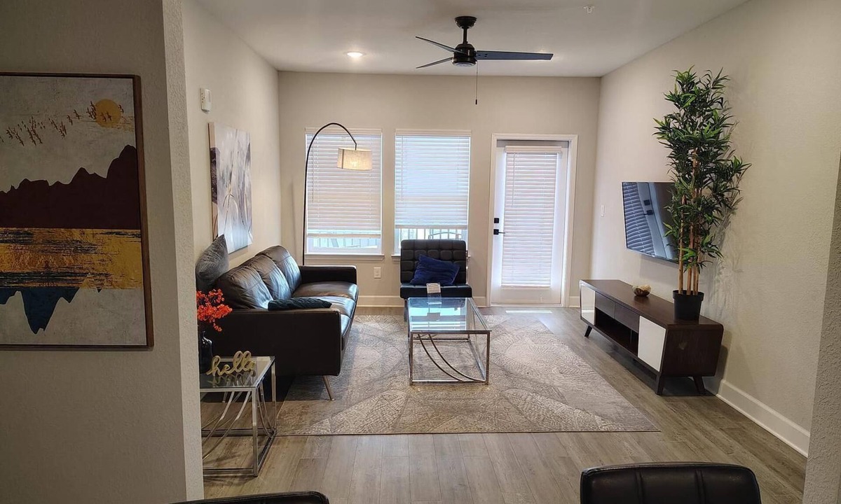 Newberry Apartment | Landing | Chic 2BD, Pool, Gym