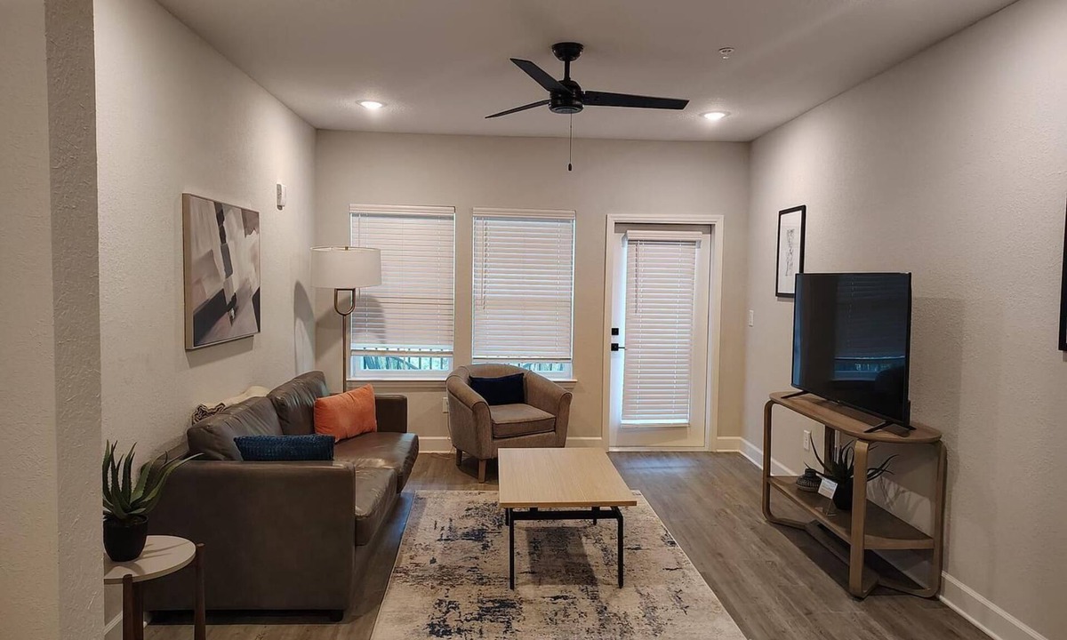 Newberry Apartment | Landing | Chic 2BD, Pool, Gym
