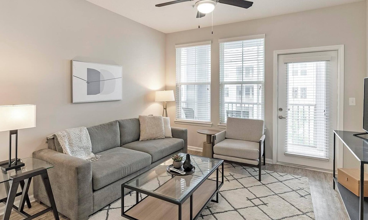 Land O' Lakes Apartment | Landing | Chic 2BD, Pool, Gym