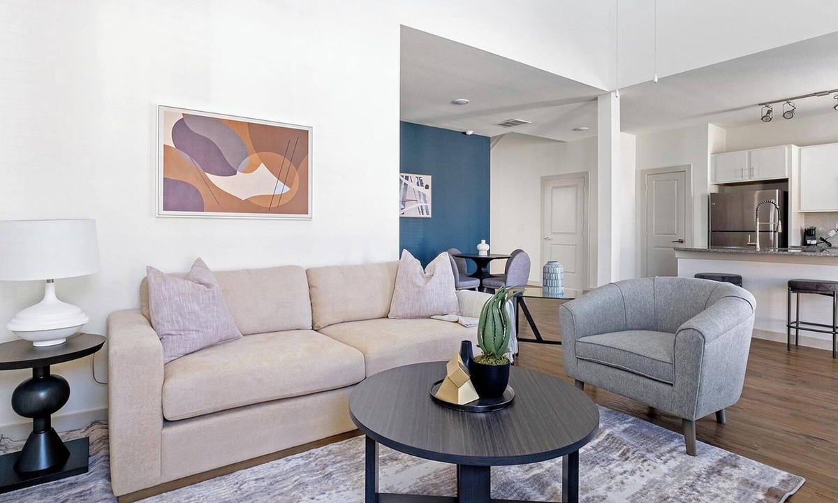 Waller Apartment | Landing | Chic 3BD, Pool, Gym