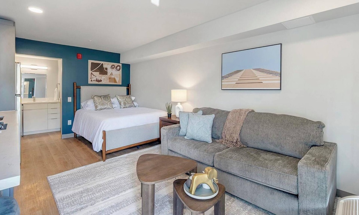 Hermitage Apartment | Landing | Chic Studio in Downtown Hermitage