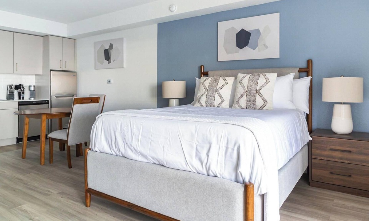Golden Gate Apartment | Landing | Chic Studio, Yoga Studio, Courtyard