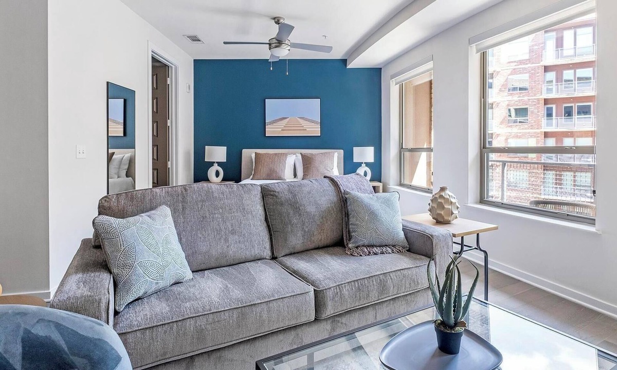 Woodland Heights Apartment | Landing | Chic Studio, Yoga Studio, Gym