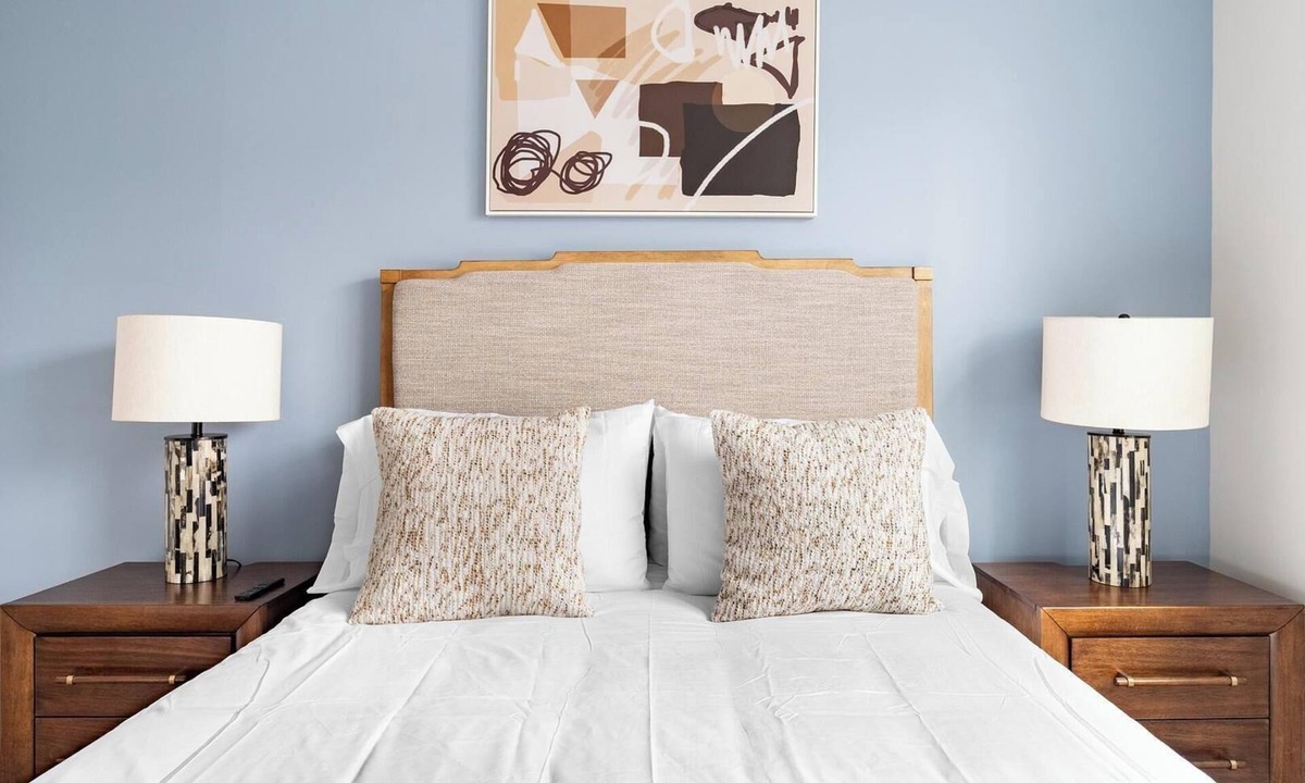 Windsor Apartment | Landing | Incredible 2BD, Gym, Pool