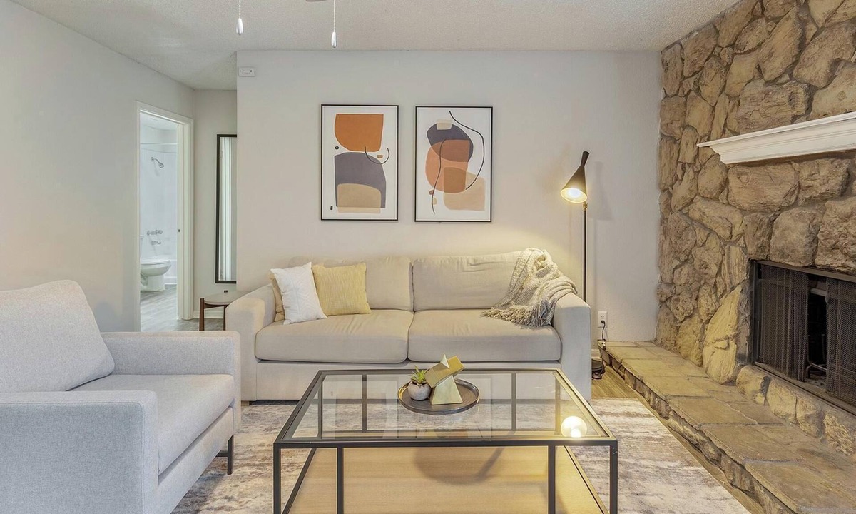 Denton Apartment | Landing | Incredible 2BD, Courtyard, Gym