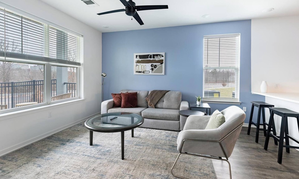Coraopolis Apartment | Landing | Incredible 2BD, Clubhouse, Courtyard