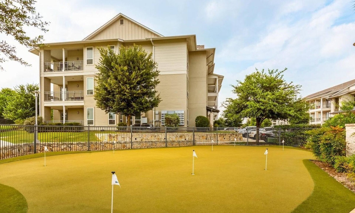 Buda Apartment | Landing | Incredible 2BD, Clubhouse, Gym