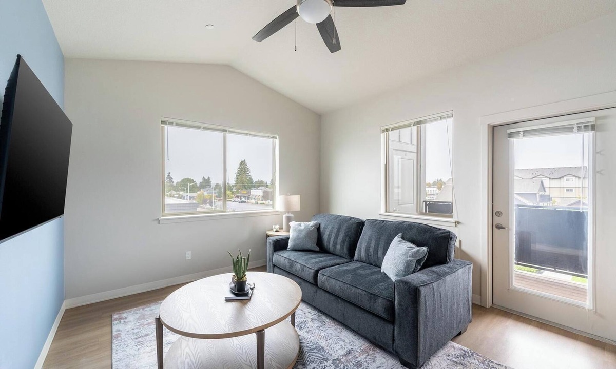 Molalla Apartment | Landing | Incredible 2BD, Pool, Gym